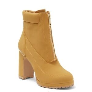 NWT/ DKNY Logan Lug Sole Boots